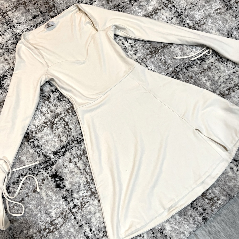 AMRYN || Long Sleeve Sweetheart Neckline Mini Dress